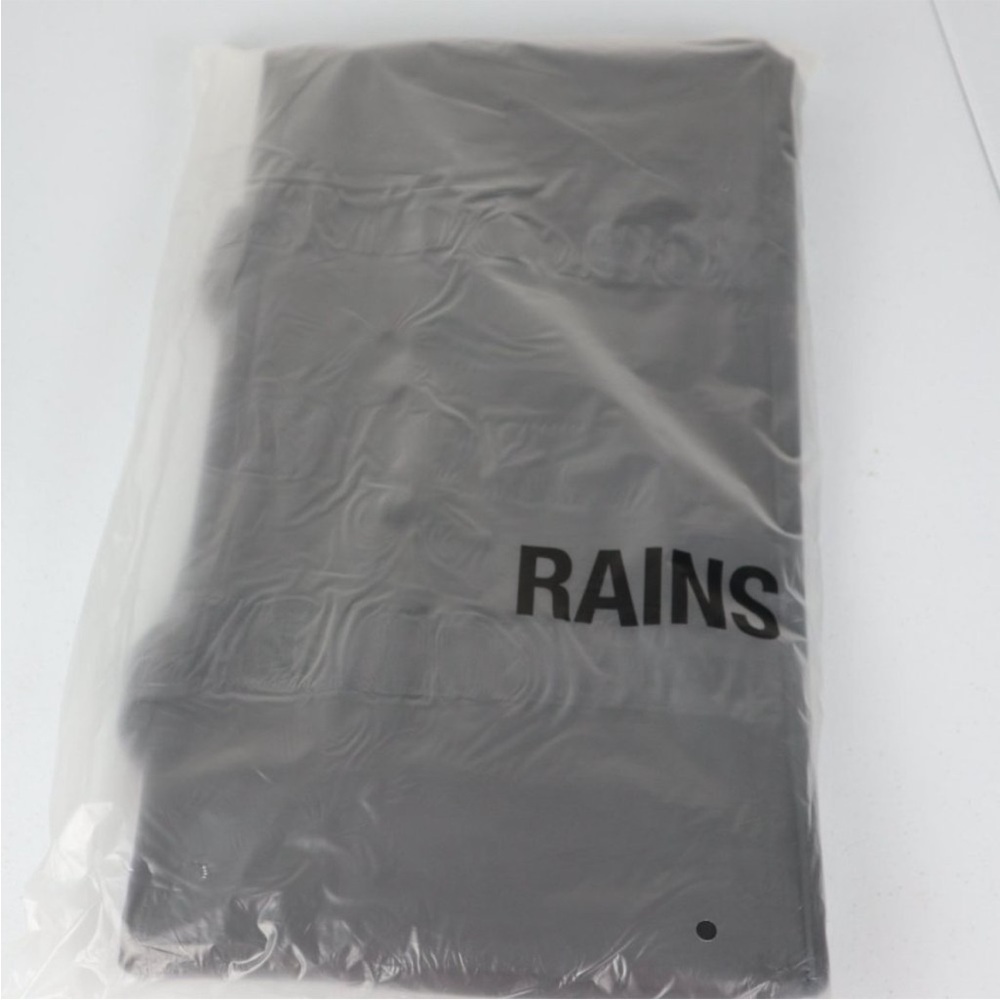 RAINS Trail Gym Bag 🖤 Black 🖤 water resistant 🖤 NWT - Picture 5 of 10